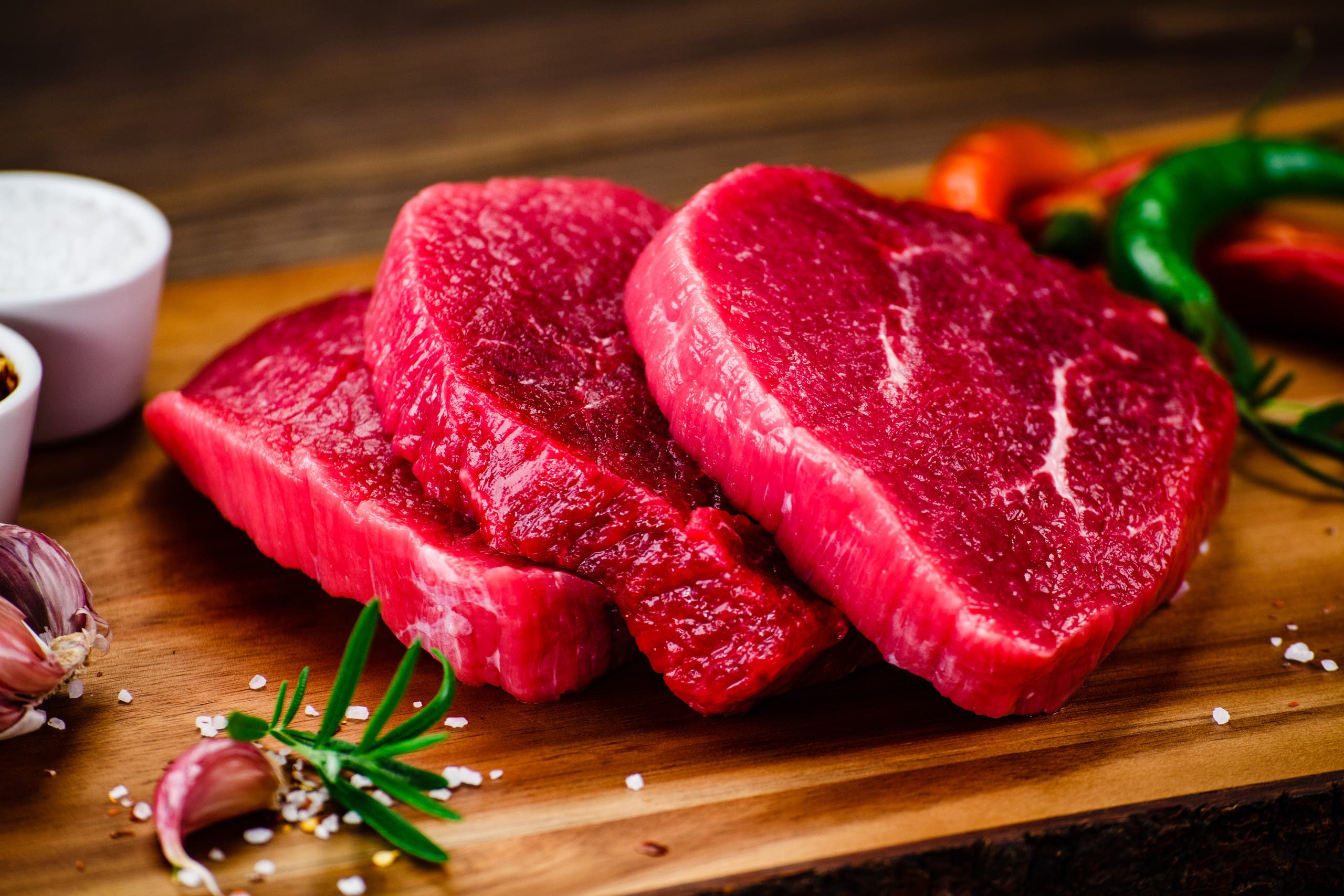 تتميز بنكهة تضاهي اللحوم وكأنك تمضغ شرائح اللحم.. مع تزايد الطلب على اللحوم النباتية ما هو تركيبها ولماذا يقبل الناس عليها؟